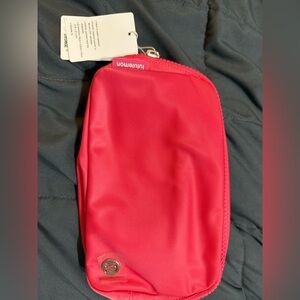 Lululemon Pink pouch, NWT. 1L